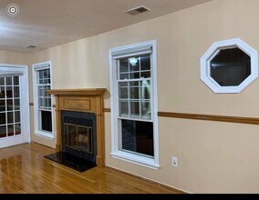 376 Hampton Pl, Unit 376 in Morganville, NJ - Building Photo - Building Photo