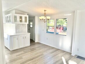 14051 SE 63rd Ter in Summerfield, FL - Foto de edificio - Building Photo