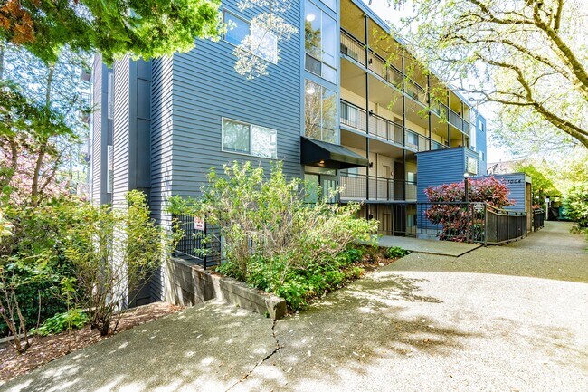 Lakeview Place in Seattle, WA - Foto de edificio - Building Photo