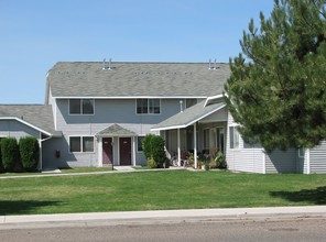 Britta's Bay Apartments in Weiser, ID - Building Photo - Building Photo