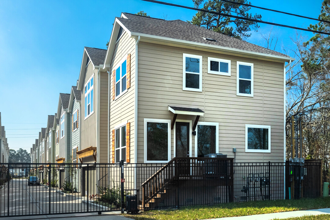 Villas at Pinemont in Houston, TX - Building Photo