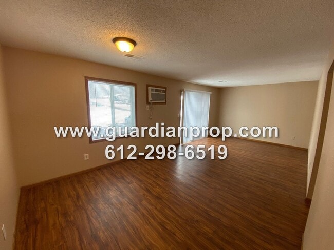 6014 9th St N in Oakdale, MN - Building Photo - Building Photo