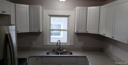 279 Madison Ave in Clawson, MI - Building Photo - Building Photo