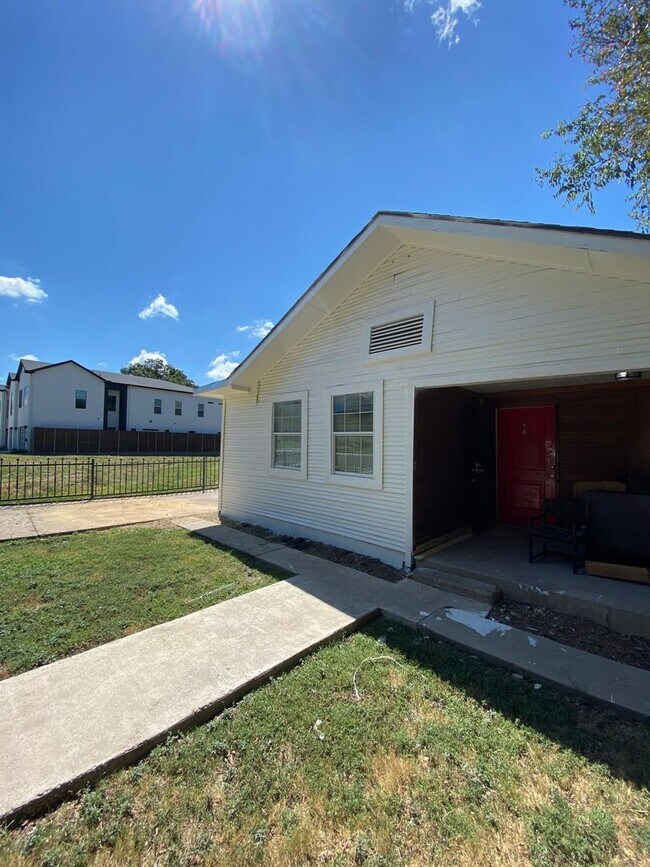 615 Parkview Ave in Dallas, TX - Foto de edificio - Building Photo