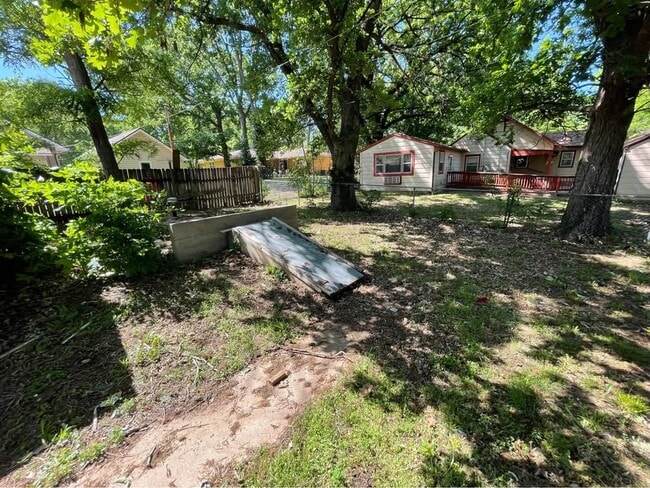 518 W Cave Springs Ave in El Dorado, KS - Building Photo - Building Photo