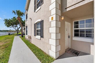 2841 N Oakland Forest Dr in Oakland Park, FL - Building Photo - Building Photo