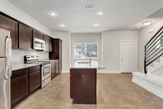 1337 Oakland Ave in Fayetteville, AR - Building Photo - Building Photo
