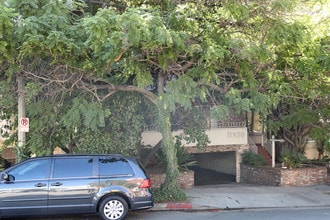 11930 Montana Ave in Los Angeles, CA - Foto de edificio - Building Photo