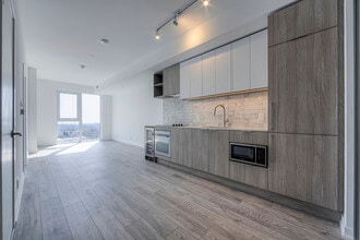 2020-2020 Bathurst St in Toronto, ON - Building Photo - Building Photo