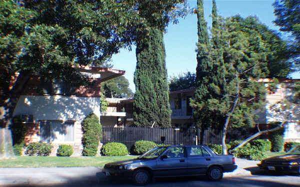 850 S Rosemead Blvd in Pasadena, CA - Building Photo