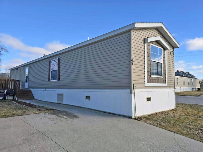 45 Lincoln Ave in Indianola, IA - Building Photo - Building Photo