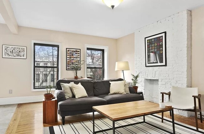 393 Clermont Ave, Unit 4