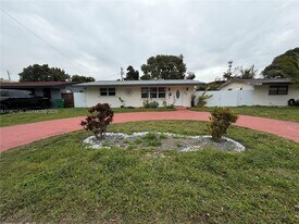 7950 NW 10th St in Pembroke Pines, FL - Building Photo