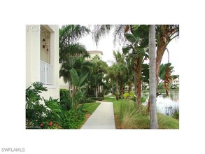 20061 Sanibel View Cir in Ft. Myers, FL - Foto de edificio - Building Photo
