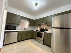 2302 Sunrise Blvd in Fort Pierce, FL - Foto de edificio - Building Photo