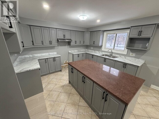 4 Bellini Ave in Brampton, ON - Building Photo - Building Photo