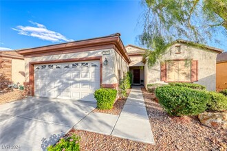 2571 Jada Dr in Henderson, NV - Foto de edificio - Building Photo