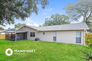 3725 Sand Pebble Dr in Valrico, FL - Building Photo