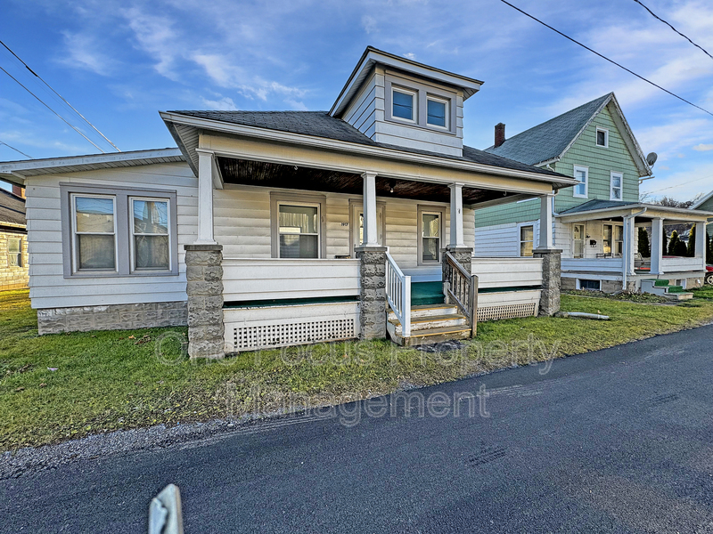 1917 Short St in Williamsport, PA - Building Photo