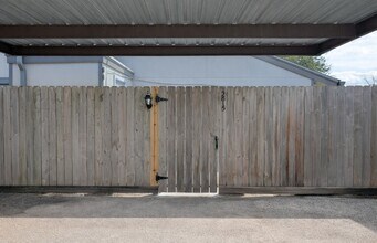 5815 Village Forest Ct in Houston, TX - Building Photo - Building Photo