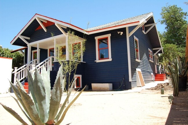 property at 6842-6844 N Figueroa St