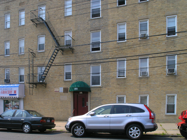 2801 Waterbury Ave in Bronx, NY - Foto de edificio - Building Photo