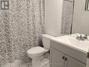 233 Beecroft Rd in Toronto, ON - Building Photo - Building Photo