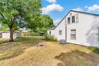 8100 White Settlement Rd in Fort Worth, TX - Building Photo - Building Photo