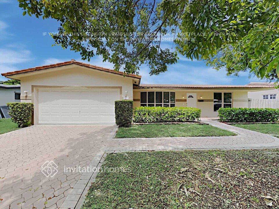 4913 McKinley St in Hollywood, FL - Building Photo