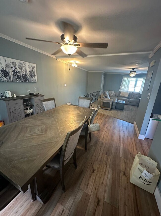 123 White St in Eatontown, NJ - Foto de edificio - Building Photo