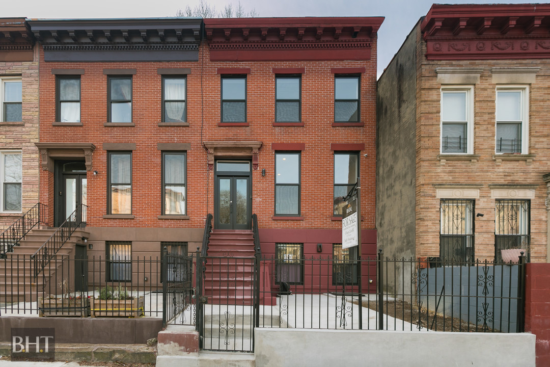 1322 Bergen St in Brooklyn, NY - Building Photo