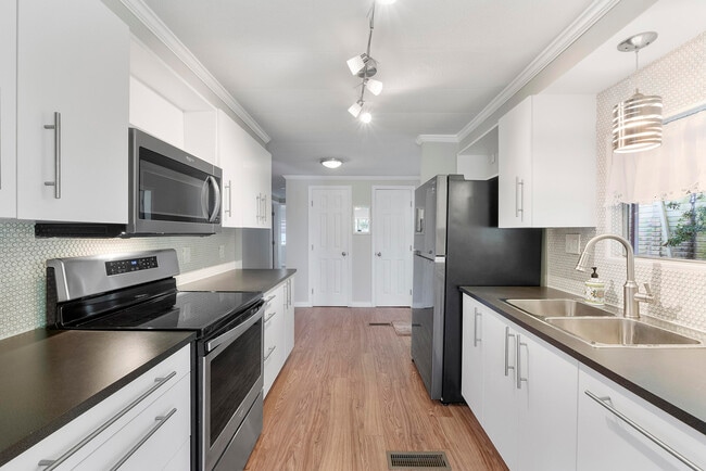 2879 SW 58th Ct in Fort Lauderdale, FL - Building Photo - Building Photo