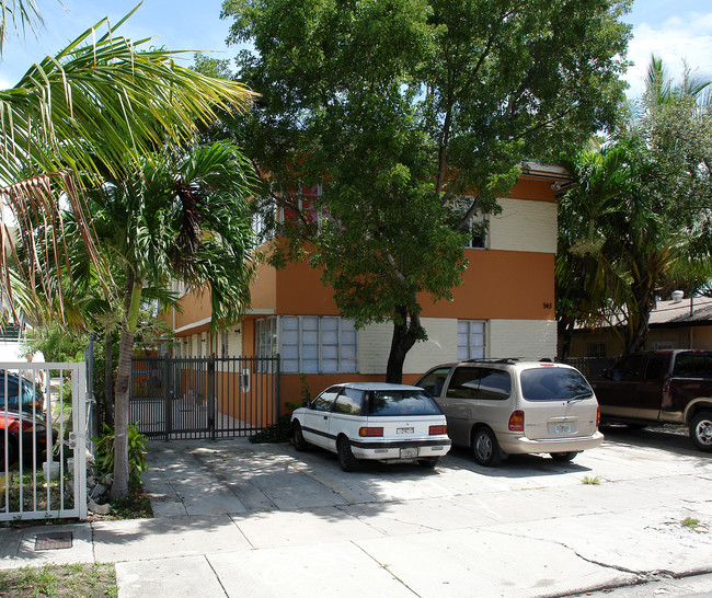 949 NW 5th St in Miami, FL - Building Photo - Building Photo