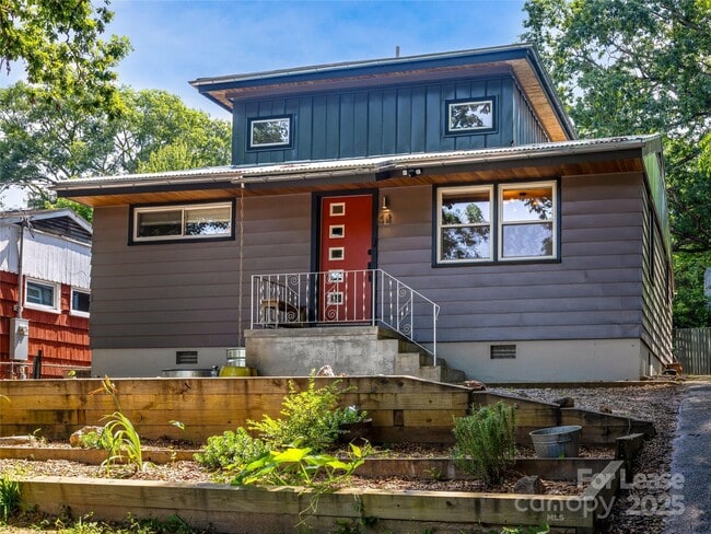 44 Broadview Ave in Asheville, NC - Foto de edificio - Building Photo