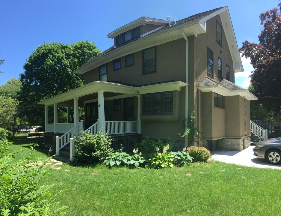 812 Gaffield Pl, Unit 1 in Evanston, IL - Foto de edificio