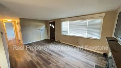 5114 Caste Dr in Pittsburgh, PA - Building Photo - Building Photo