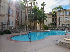 7115 S Durango Dr in Las Vegas, NV - Building Photo - Building Photo