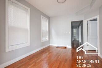 4736 W Armitage Ave in Chicago, IL - Foto de edificio - Building Photo