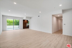 1021 S Shenandoah St in Los Angeles, CA - Building Photo