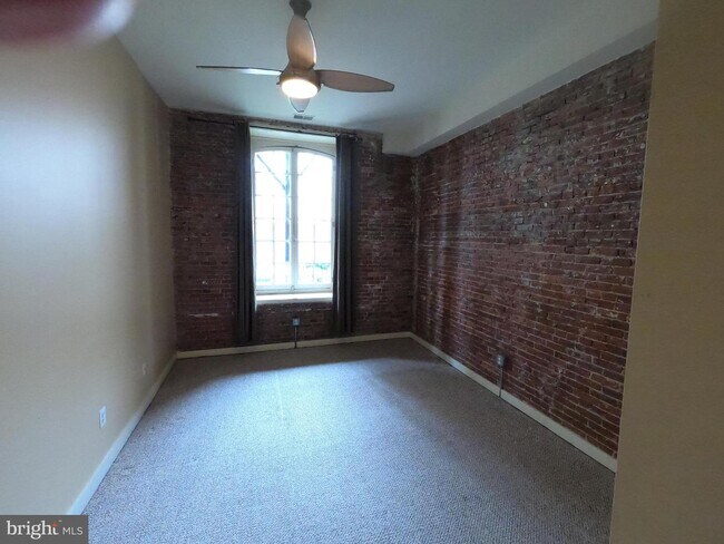 828 N Hancock St-Unit -2B in Philadelphia, PA - Building Photo - Building Photo