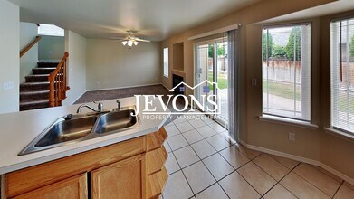9305 W Chestnut Ave in Yakima, WA - Building Photo - Building Photo