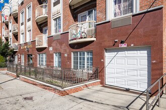 3727 107th St in Corona, NY - Building Photo - Building Photo