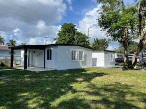 2171 Burlington St in Opa Locka, FL - Building Photo - Building Photo