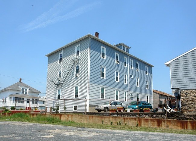 112 Loring St in Woonsocket, RI - Building Photo - Building Photo