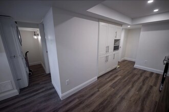 858 Bronson Ave in Ottawa, ON - Building Photo - Building Photo