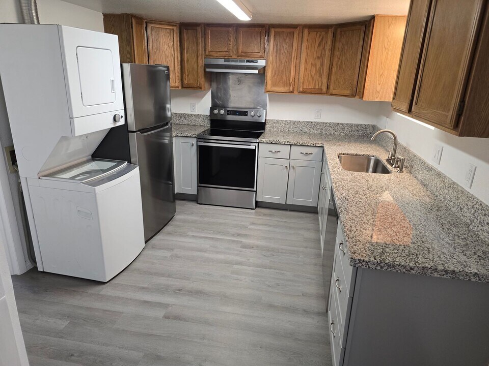 737 16th St in Sparks, NV - Building Photo