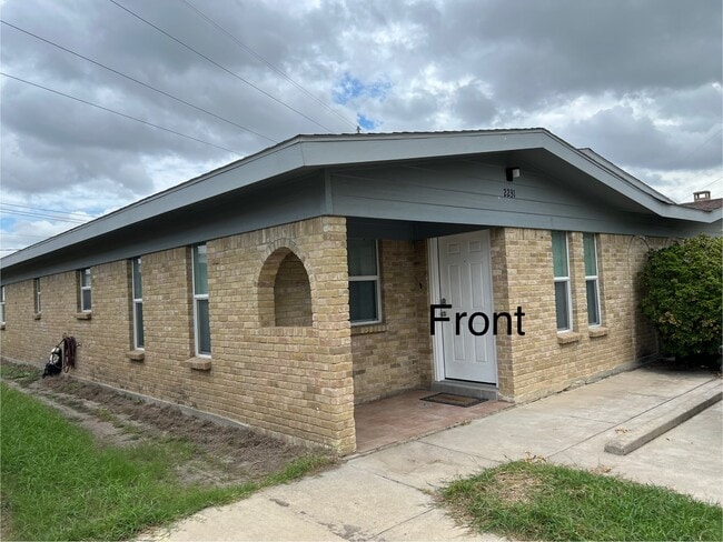 2231 2nd St in Eagle Pass, TX - Foto de edificio - Building Photo