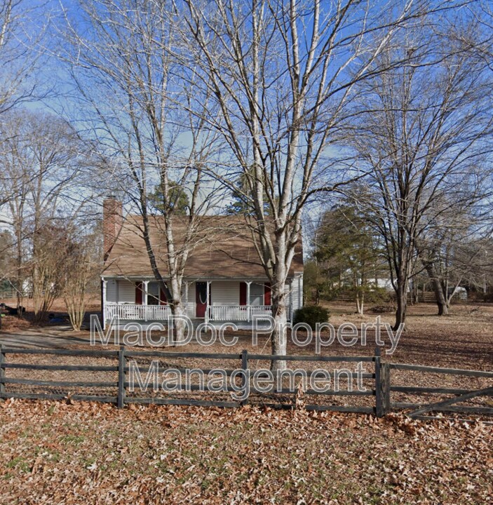 12235 Pinyon Ln in Ruther Glen, VA - Building Photo