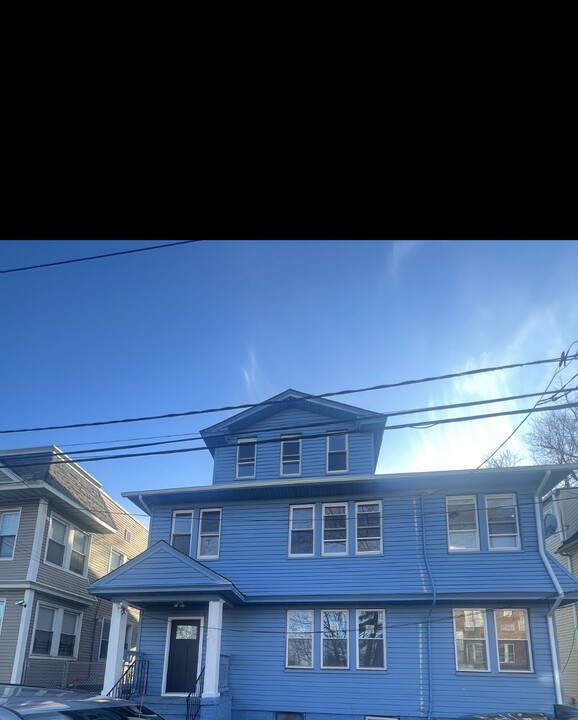 240 Leslie St, Unit #2nd Floor Unit Available in Newark, NJ - Building Photo