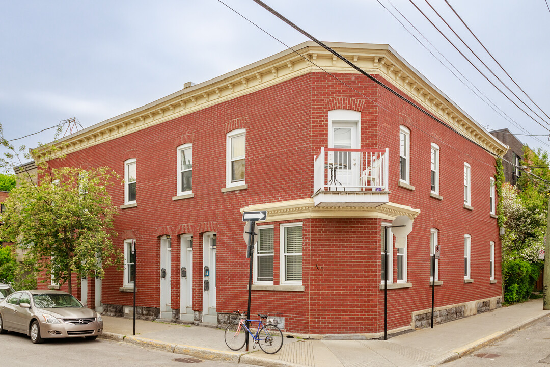 4306 Sainte-Émilie Rue in Montréal, QC - Building Photo